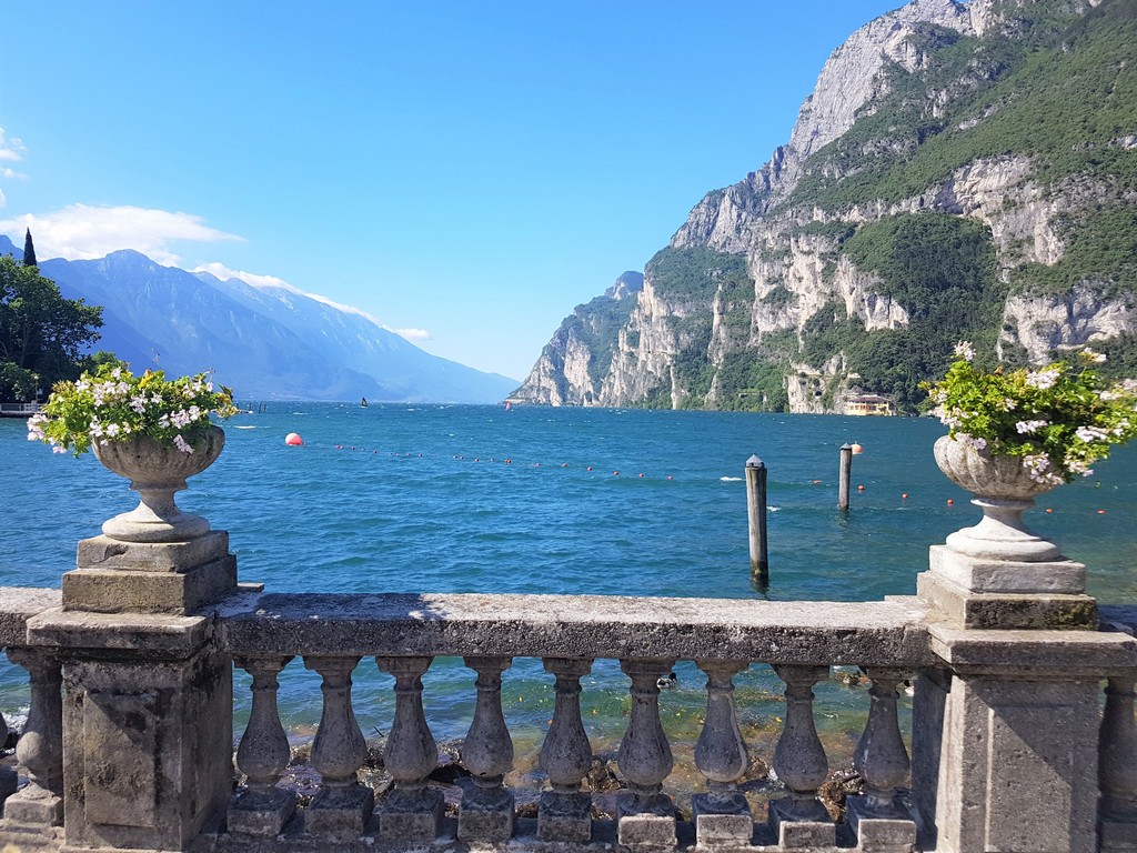 Okoli-jezera-Lago-di-Garda-1